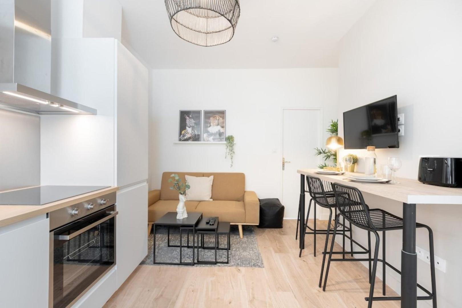 Апартаменты Lille Centre - 1Br In The Heart Of Lille! Экстерьер фото